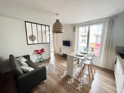 Lorient Apartment | Top-Rated Studio Ibiza in the Heart of Lorient