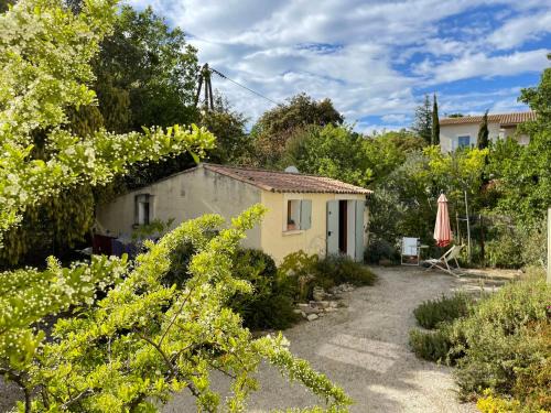 Cabrieres-d'Avignon House | Ideal Studio with Ocean View for Special Moments