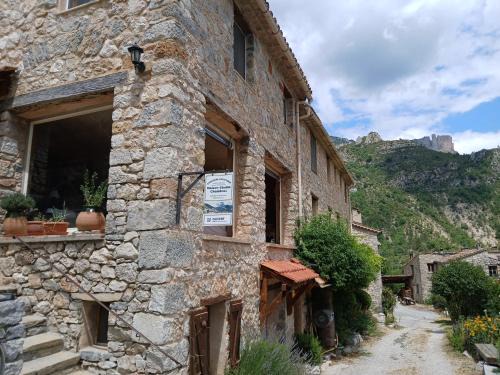 Castellane Apartment | Family-Friendly Retreat at Chasteuil Locations Studio