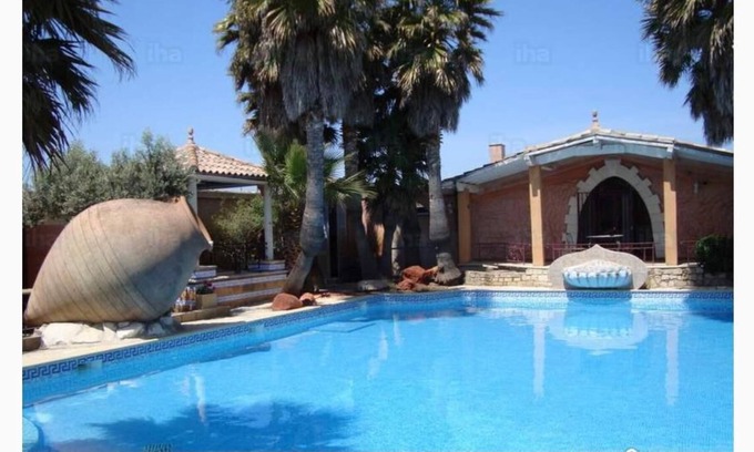 Fourques Apartment | Studio in a farmhouse with large swimming pool, palm trees, bridges, fountains