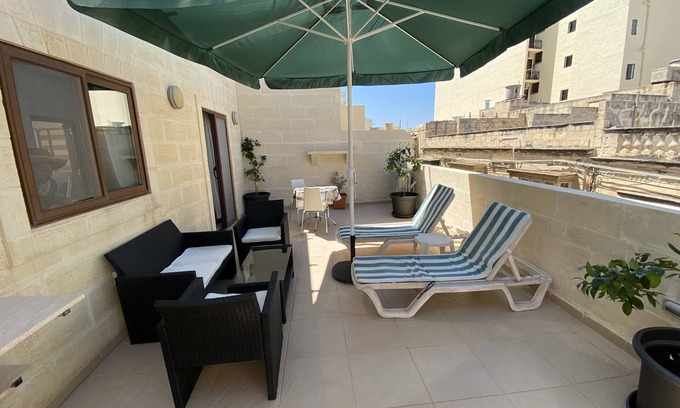 Sliema Apartment | Enchanting Studio in a Characterful House with Breakfast