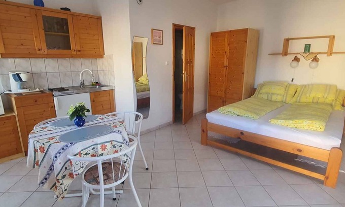 Celldomolk Apartment | Quiet Studio with Internet and Family-Friendly Amenities