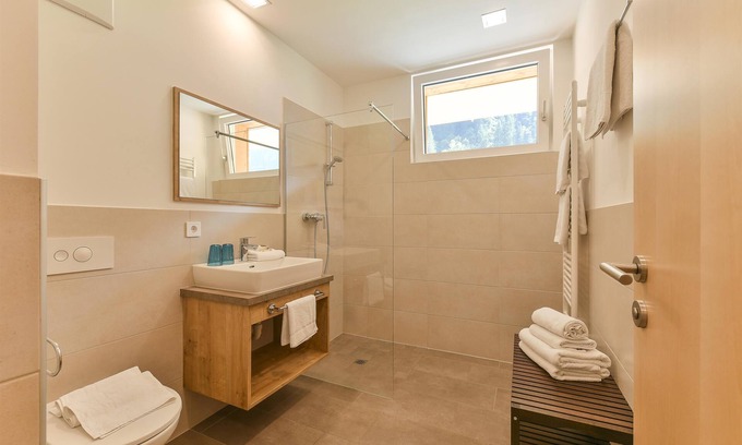 Klosterle Apartment | Cozy Studio in Alpine Lodge Arlberg with Pet-Friendly Perks