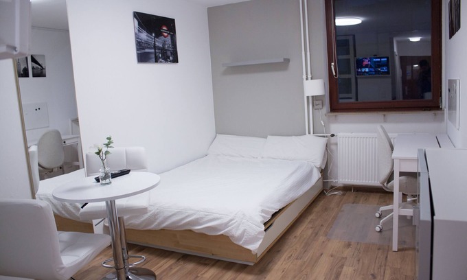 Mannheim City Centre Apartment | Convenient Studio in Prime Location with Kitchen Access