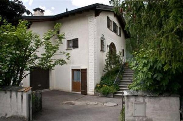 Zernez Apartment | Stylish Studio in Chasa Quirin - Pet and Child Friendly