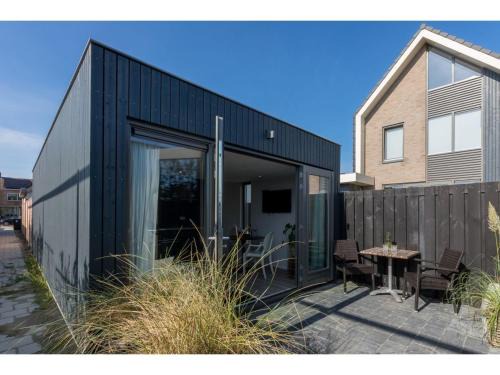 Domburg House | Cozy Holiday Home in Vibrant Seaside Resort, Rated 9/10