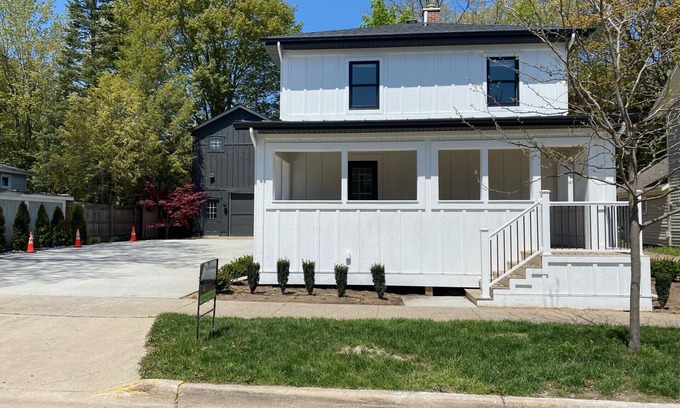 Saugatuck Apartment | Cozy Studio in Downtown: Haven Suites with Ocean Views