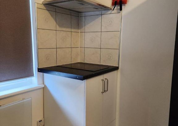 Stone Apartment | Cozy Studio in Greenhithe - Family-Friendly Retreat