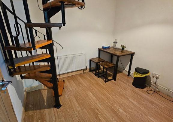 Levenshulme House | Cozy Studio Retreat in Levenshulme Awaits Your Stay