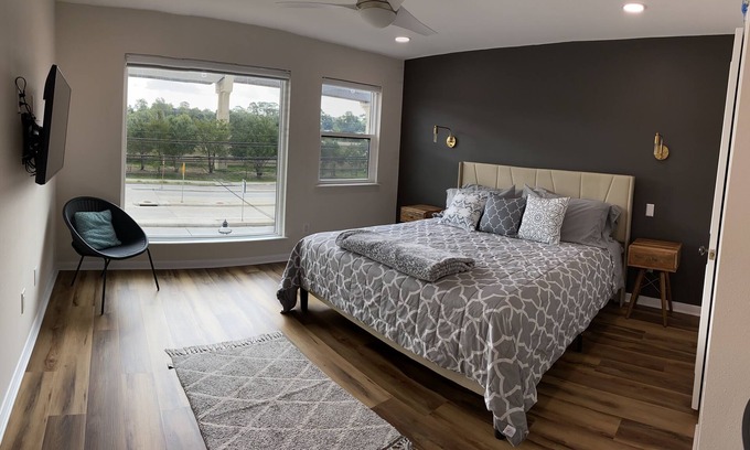 The Villages Apartment | Cozy Garage Studio Apartment in Memorial-Uptown Area