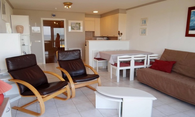 Nieuwpoort Apartment | Den Oever III 302: Breathtaking Sea View and Family-Friendly