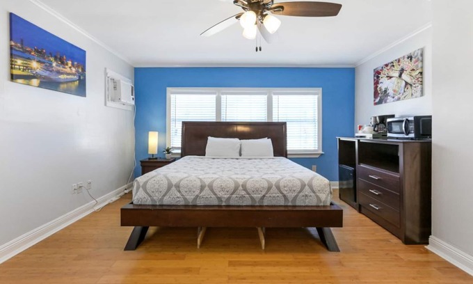 Mid-City Hotel | Renovated Studio on Canal Street with Breakfast Included