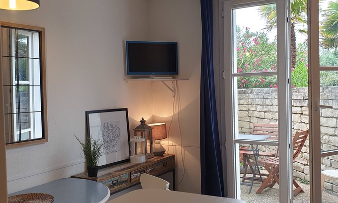 La Couarde-sur-Mer Apartment | Inviting Studio with Pool, Ocean View & Parking Access