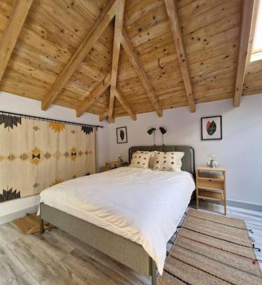 Sector 1 Apartment | Studio in the attic with private bathroom
