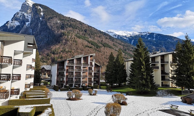 Samoens Apartment | Central Studio in Samoëns with Balcony and Lake Views