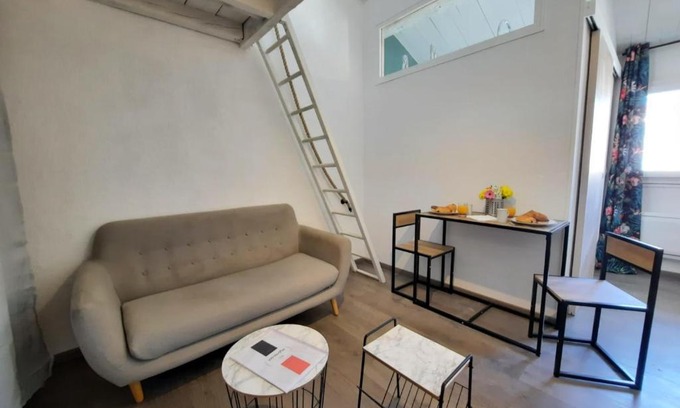 Faubourg Apartment | Central Studio in Nimes with Top Guest Reviews