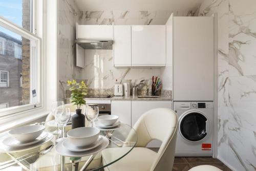 Soho Apartment | Studio in the Heart of Sohos Nightlife 3rd floor no lift GS3