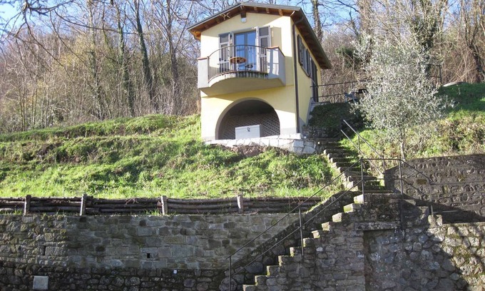 Mulazzo Cottage | Cozy Studio in Tuscany with Ocean View and Spa Amenities