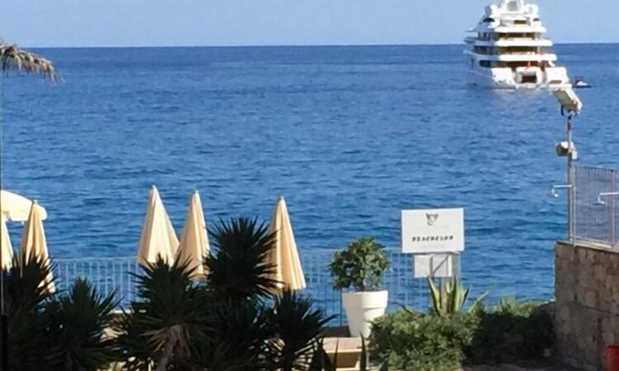 Mazzeo Apartment | Oceanfront Studio in Villa Oasis Residence, Taormina