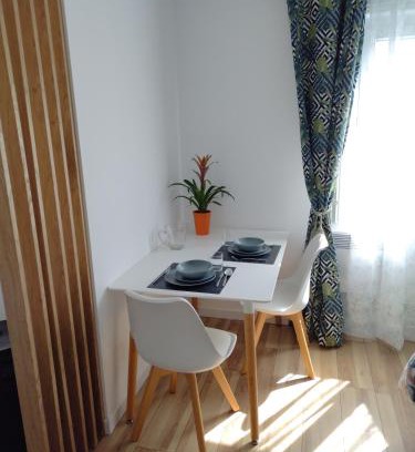 Fourqueux Apartment | Cozy Studio Near Lycée International - Family Friendly Retreat