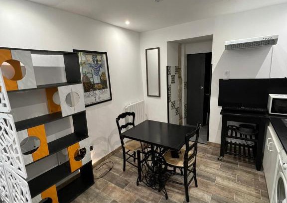 Romans-sur-Isere Apartment | Pet-Friendly Studio Indépendant for Your Family Retreat