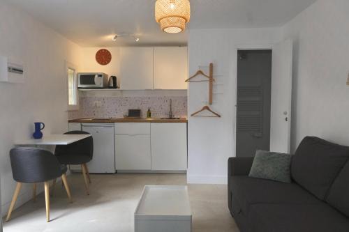 Bouc-Bel-Air Apartment | Cozy Independent Studio with Garden - Guest Rated 9/10