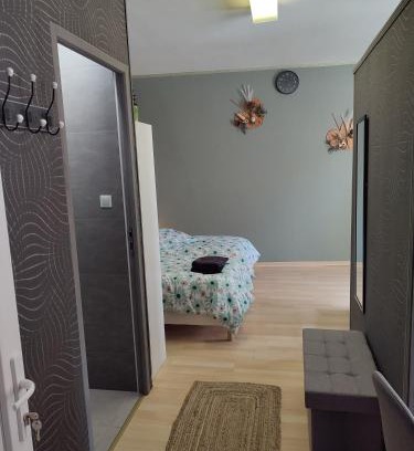 Le Cateau-Cambresis Apartment | Independent Studio with Direct Access, Pet & Child Friendly