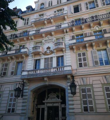 Aix-les-Bains City Center Apartment | Cozy Independent Studio in Aix Les Bains City Center