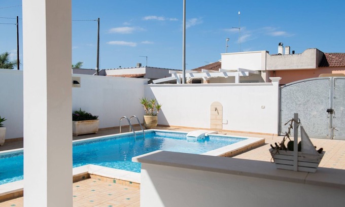 Lendinuso Villa | Bright Ocean View Studio with Pool and Family Amenities