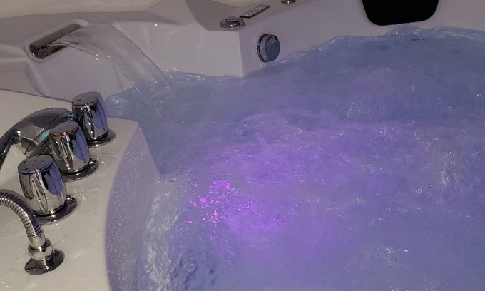 La Chatre Apartment | Indulgent Studio Jacuzzi with Spa and Hot Tub Amenities
