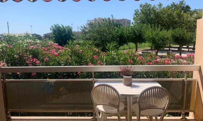 Le Lavandou Apartment | Child-Friendly Studio L'Alicastre in a Prime Location