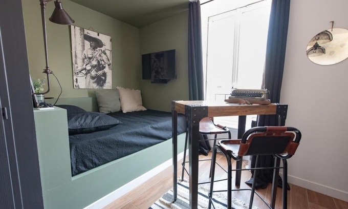 Vaise Apartment | Cozy L'Atelier Studio Near Metro Valmy, Family Friendly