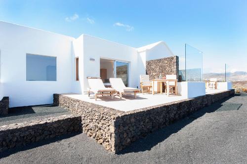Haria Apartment | Cozy Studio La Baja: Pet-Friendly with Kitchen Access