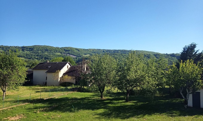 Saint-Come-d'Olt Apartment | Cozy Studio Apartment "La Clématite d'Olt" with Terraces