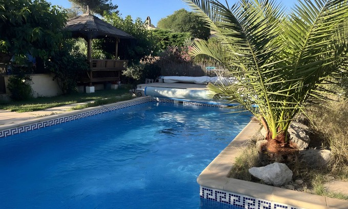 Lambesc Apartment | Studio 'La Dolce Vita' with Shared Pool, Wi-Fi, and Air Conditioning
