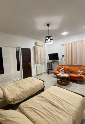 Algiers Apartment | Budget-Friendly Studio La Falaise - Family Friendly Retreat