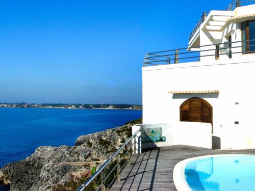 Plemmirio Apartment | Pet-Friendly Studio La Rosa-1 with Oceanfront Pool Access