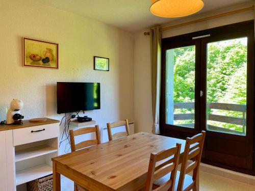 L'Esperou Apartment | Family-Friendly Getaway at Studio le Coquelicot