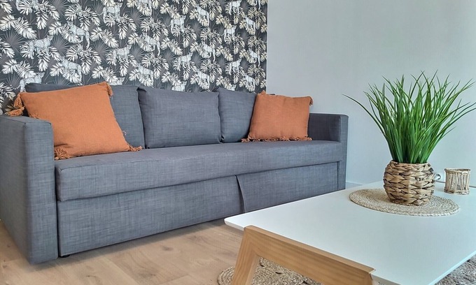 Flore Apartment | Modern Studio Le Léopard in the Heart of the City