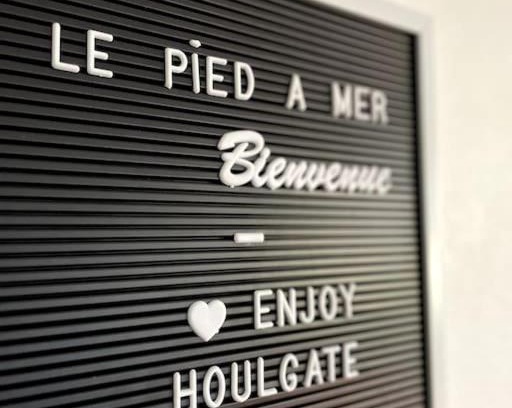 Houlgate Apartment | Charming Studio Le Pied à Mer: Guest Rated 9/10, Family-Friendly