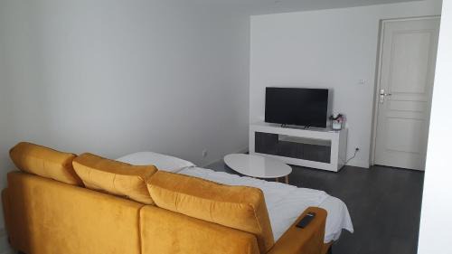 Le Puy-en-Velay Apartment | Exceptional Studio le Puy-en-Velay: Family-Friendly Retreat