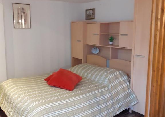 Lezignan-Corbieres Apartment | Budget-Friendly Studio Lena: Family-Approved Accommodation