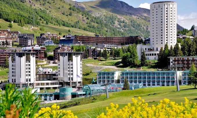 Pragelato Apartment | Unforgettable Studio Les Caribous Mountain Retreat Experience