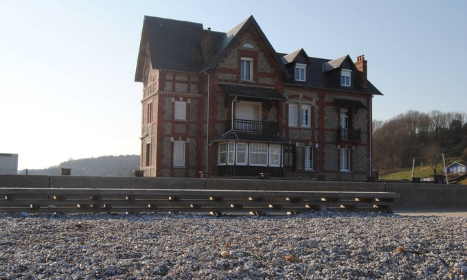 Veulettes-sur-Mer Apartment | Seaside Studio Just Steps from the Beach with Ocean Views
