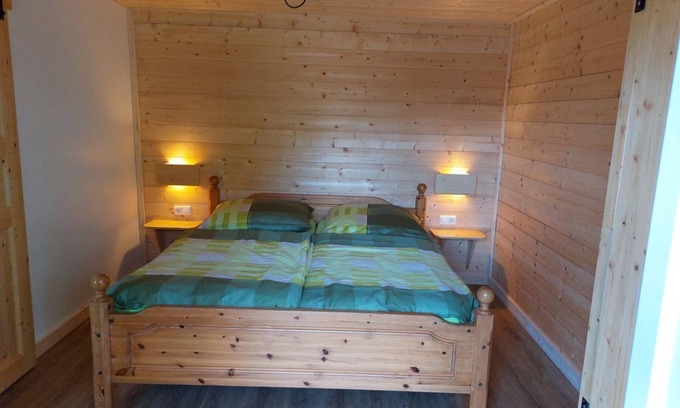 Treffen Apartment | Cozy Studio Limette at Pension Rosenheim with Breakfast & Kitchen