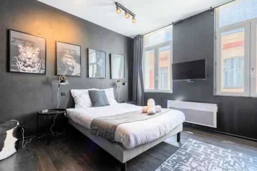 Historic Center Apartment | Inviting Studio on the Grand Place with Family-Friendly Amenities
