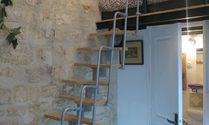 Quartier de la Roquette Apartment | Inviting Studio Marais Ménilmontant with Breakfast Included