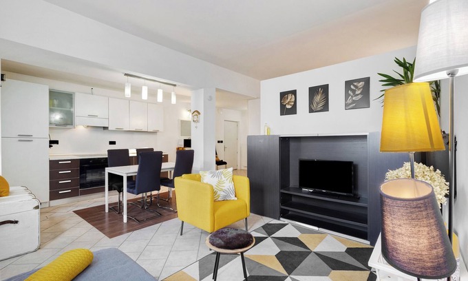 Muhlbach Apartment | Studio 'Maria Beatrice Giallo' with Lake View and Wi-Fi