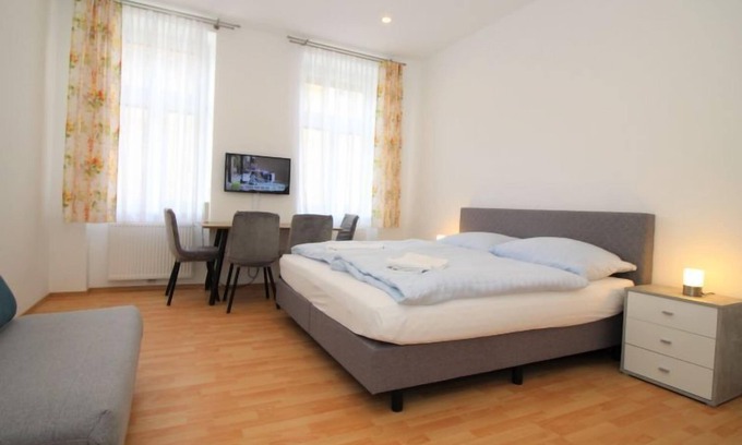 Meidling Apartment | Guest Rated Studio Meidling: Spa & Kitchen Amenities