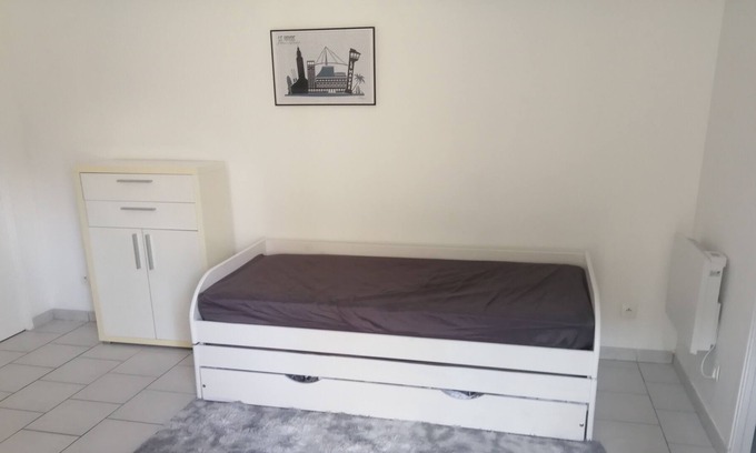 Saint-Charles du Port Apartment | Cozy 25m² Studio with Kitchen for Family Comfort